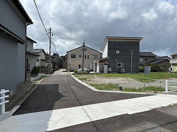 前面道路(東側)