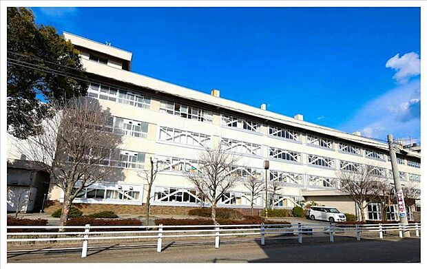 金沢市立西南部中学校まで約400m(徒歩約5分)