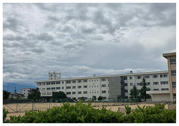 新庄中学校