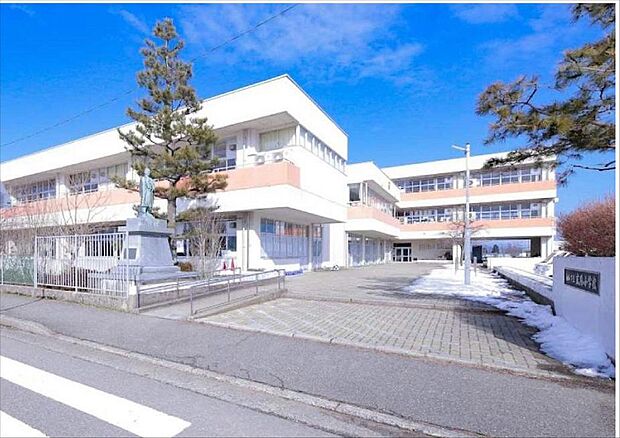 白山市立広陽小学校まで約600m(徒歩約8分)