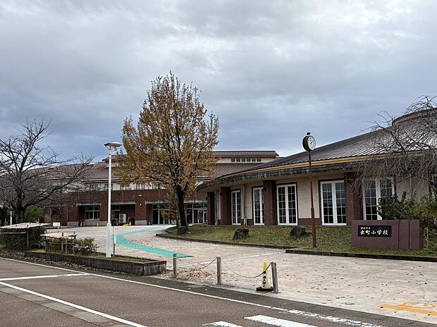 出町小学校まで徒歩約17分