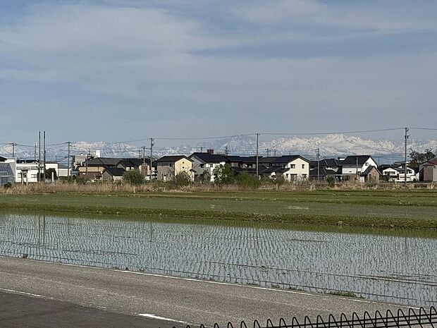 天気の良い日は、立山連峰を眺めることができます。