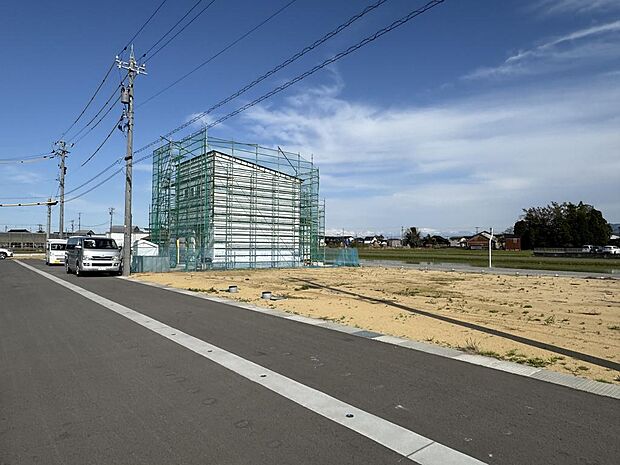 No.12現地写真（2026年4月13日撮影）No.14号地ではオダケホームの建物が建築中。