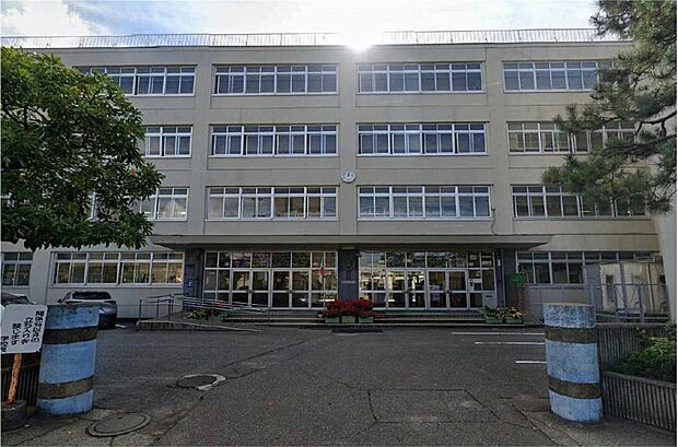 金沢市立小坂小学校まで約400m(徒歩約5分)