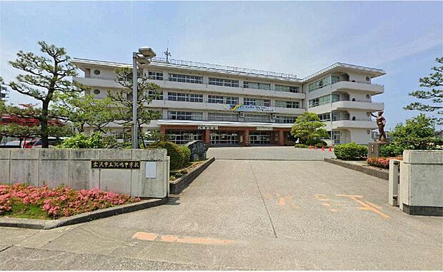 金沢市立北鳴中学校まで約360m（徒歩約5分）