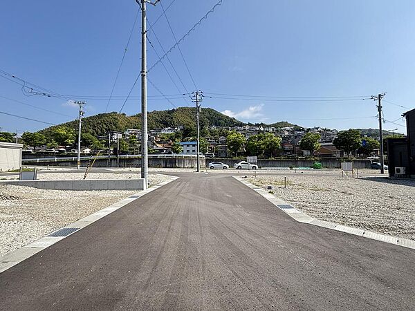 東側前面道路