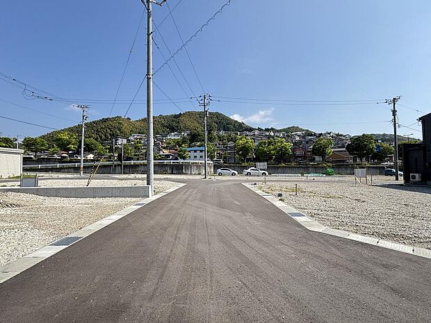 東側前面道路