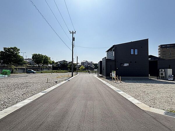 南側前面道路