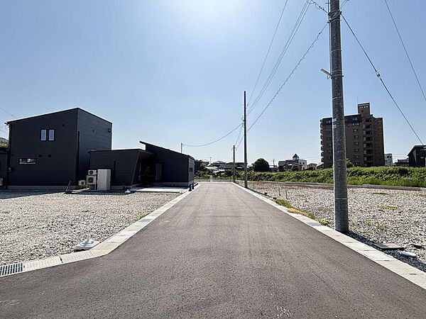 北側前面道路