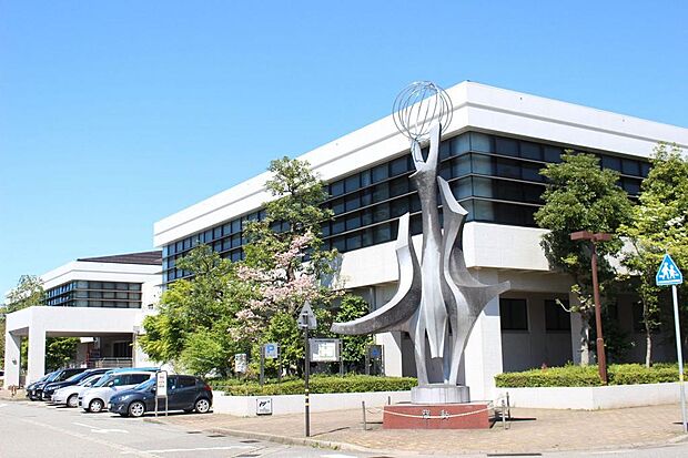 金沢市総合体育館まで約1600ｍ（車で約5分）
