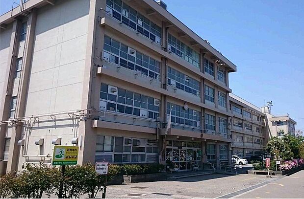金沢市立富樫小学校まで約350m(徒歩約5分)