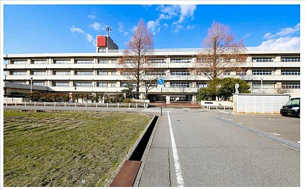 金沢市西南部小学校まで約850m(徒歩約11分)