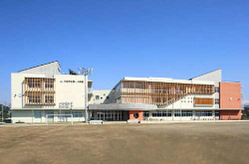 第一小学校まで約600ｍ(徒歩約8分）