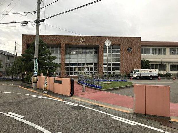 金沢市千坂小学校まで約1,000ｍ（徒歩約13分）