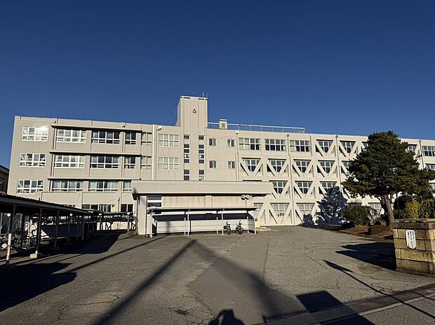 松陽中学校まで約1,100m(徒歩約14分)