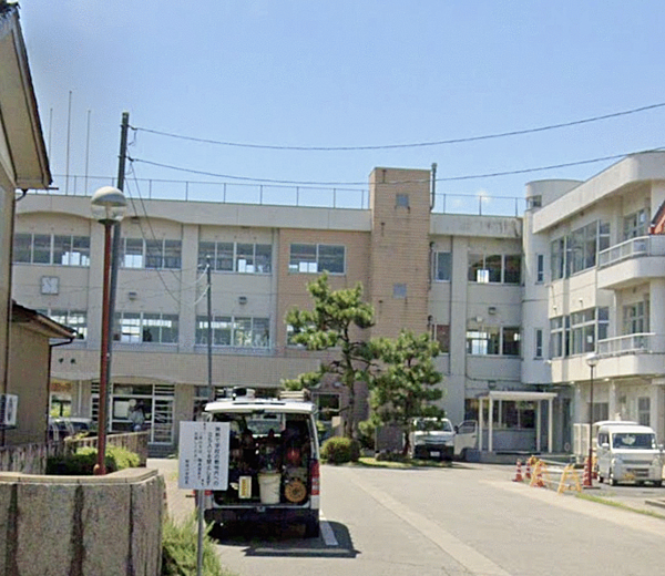 新保小学校（約2,150ｍ、徒歩約13分）