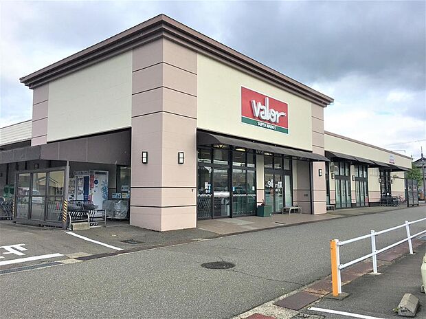 バロー金沢高尾店まで約300m(徒歩約4分)