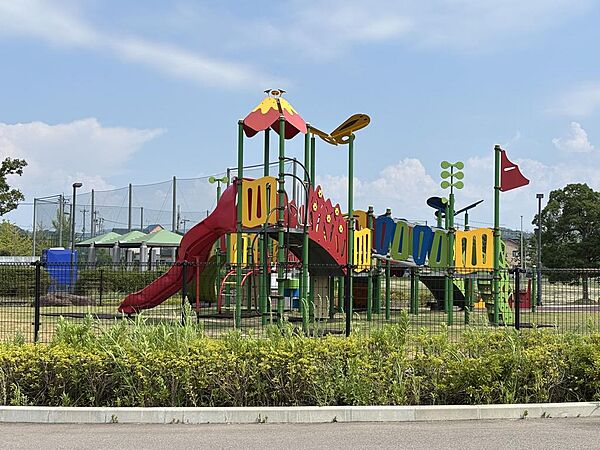 住吉公園まで約450ｍ（徒歩約6分・車で約1分）