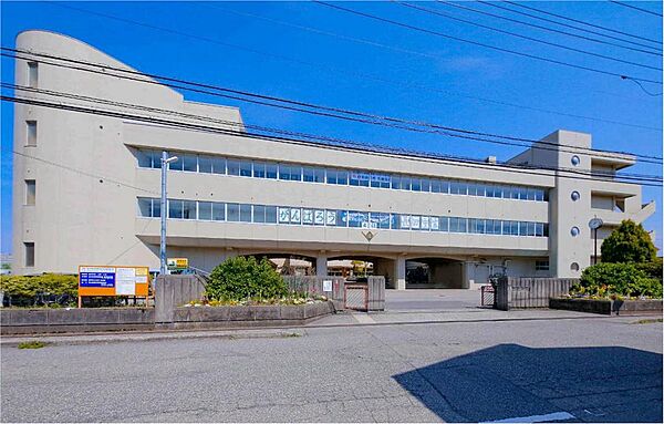 金沢市立長田中学校まで約2,300ｍ（徒歩約29分）