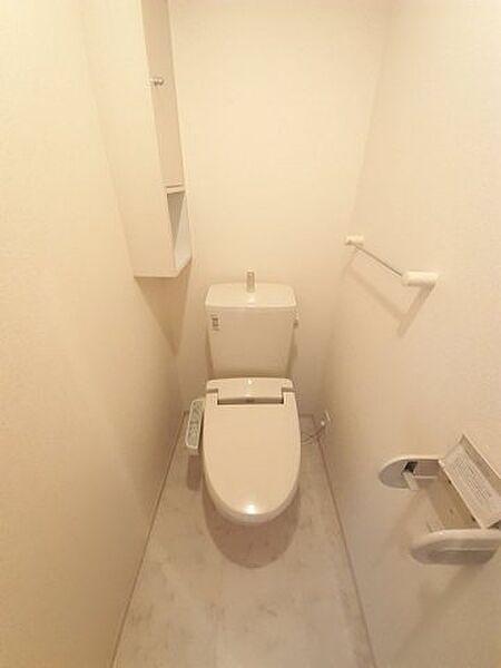 画像9:落ち着いた色調のトイレです
