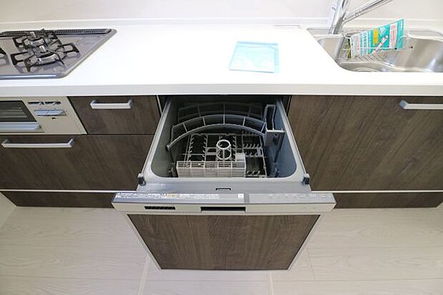 あると嬉しい家事の味方、食器洗浄機が標準装備です。高温で洗浄しますので殺菌効果も期待出来て衛生的です。