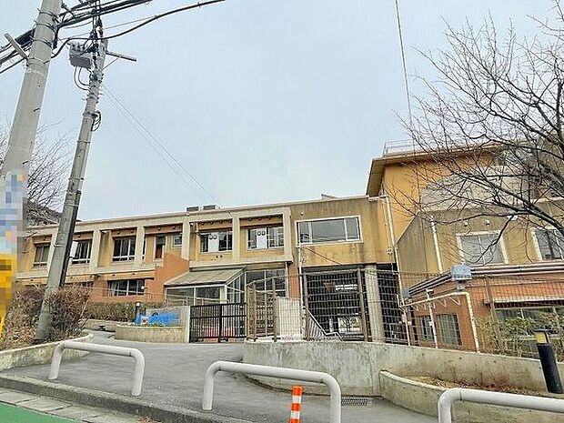 川崎市立向丘小学校 徒歩12分。 960m