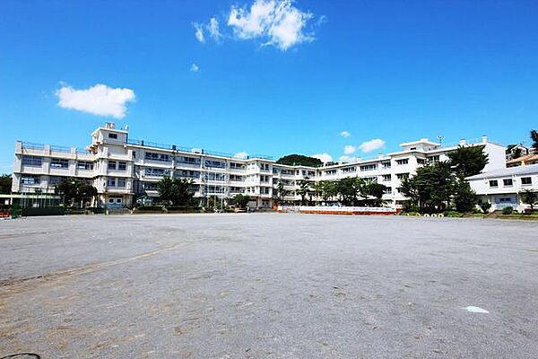 川崎市立菅生小学校 徒歩10分。 740m
