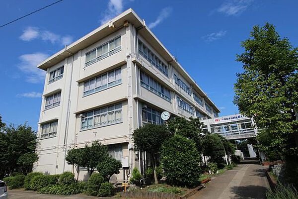 川崎市立菅生中学校 徒歩8分。 570m