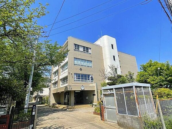 川崎市立長沢小学校 徒歩14分。 1100m