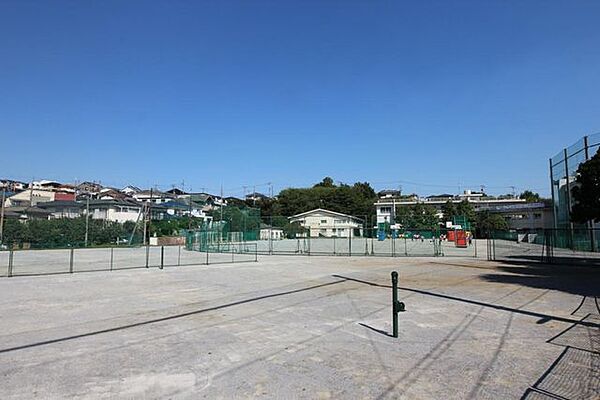 川崎市立長沢中学校 徒歩14分。 1090m