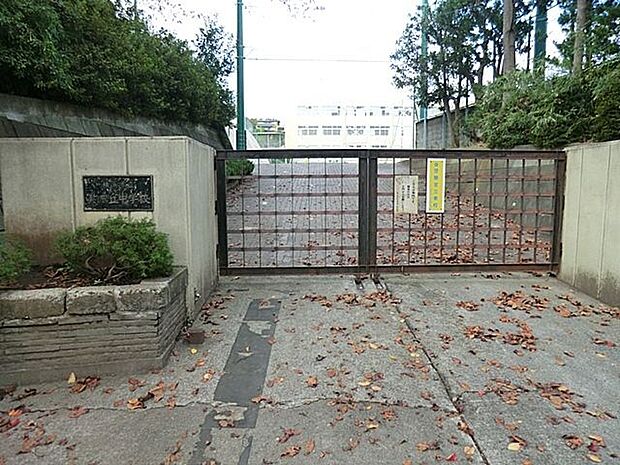 横浜市立美しが丘中学校 徒歩24分。 1910m