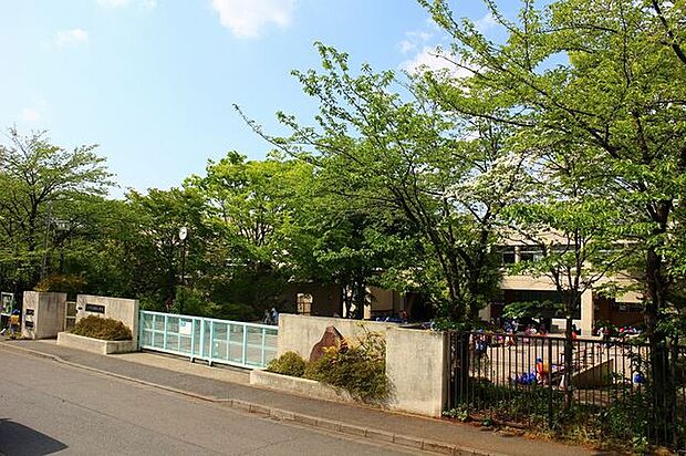 川崎市立稗原小学校 徒歩6分。 430m