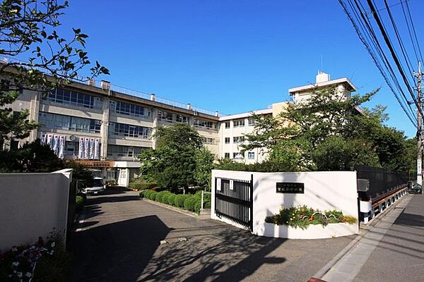 川崎市立宮前平中学校 徒歩17分。 1320m