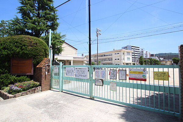 画像22:小学校「広島市立古市小学校まで978ｍ」