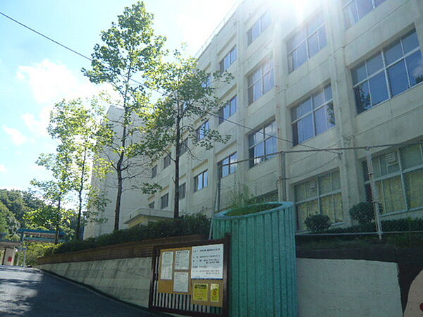画像17:中学校「広島市立伴中学校まで1689ｍ」