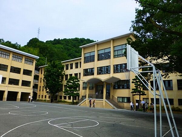 画像20:中学校「私立広島学院中学校まで1321ｍ」