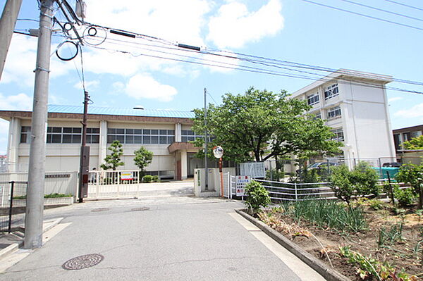 画像20:小学校「広島市立中筋小学校まで406ｍ」