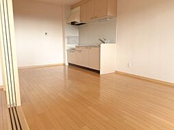 コンフォール春日野通り 1階3LDKのリビング/ダイニング