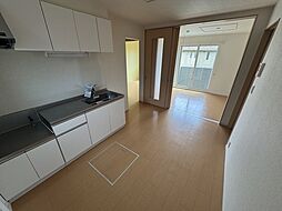 サン　フィオーレII 1階2DKのリビング/ダイニング