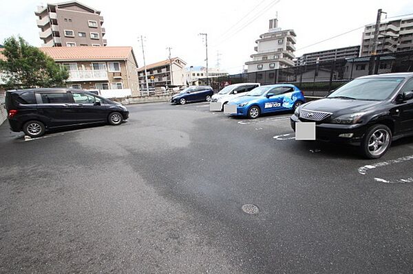 画像15:駐車場