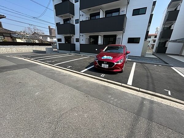 画像16:駐車場