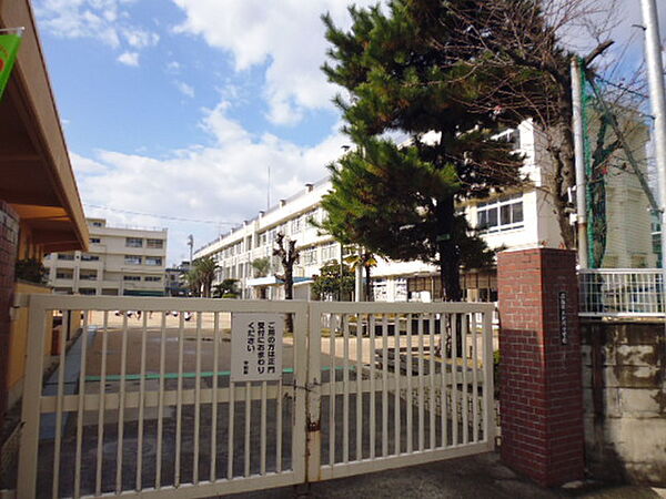 画像17:小学校「広島市立大河小学校まで575ｍ」