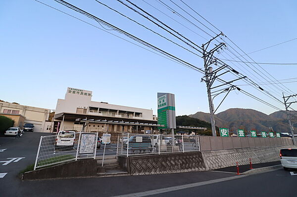 画像23:病院「広島市医師会運営・安芸市民病院まで195ｍ」