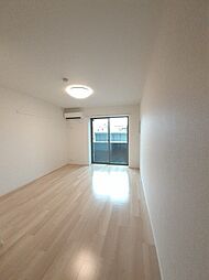 サラーム 1階1Kのリビング/ダイニング