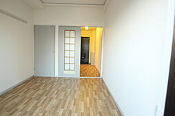 ジョイフリー皆賀 4階1DKのリビング/ダイニング