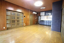 平良貸家 4LDKのリビング/ダイニング