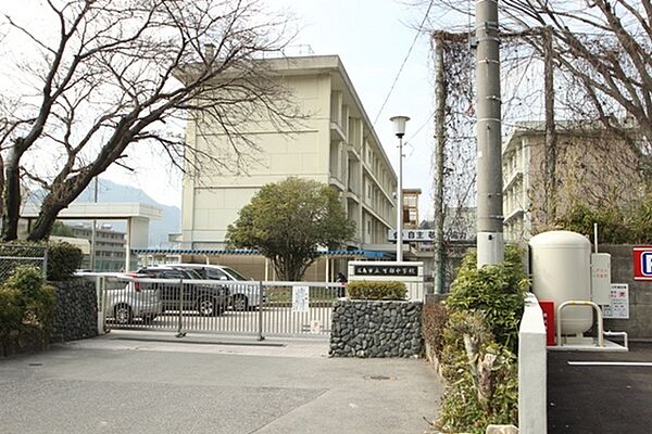 画像27:中学校「広島市立可部中学校まで1838ｍ」