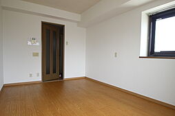 グランドール西原 7階1Kのリビング/ダイニング