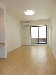 メゾン　シュシュ 2階1LDKのリビング/ダイニング