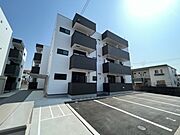 楽々園駅より徒歩10分 築2年9ヶ月 3階建の賃貸物件